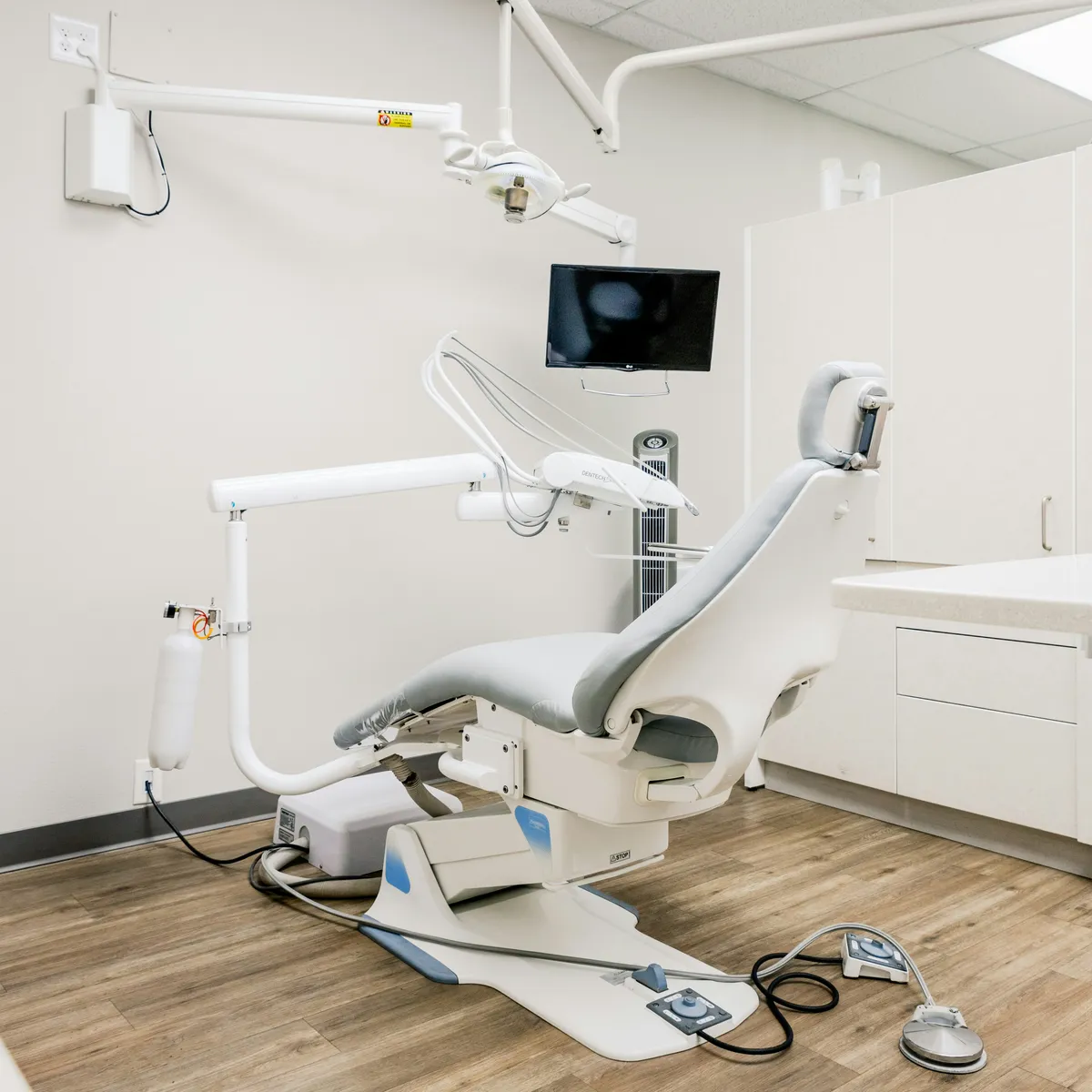 Sillón dental y equipamiento digital